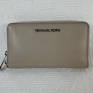NWT Michael Kors Travel Zip up Wallet Wristlet / Beige Leather / SKU 0183